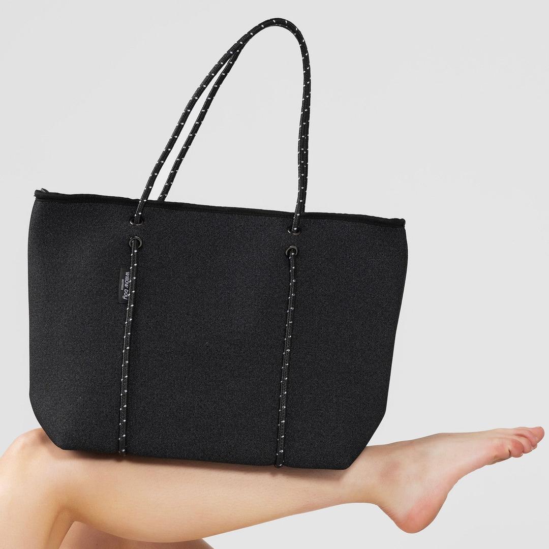 WHY CHOOSE A WILLOW BAY BOUTIQUE ZIP TOTE?