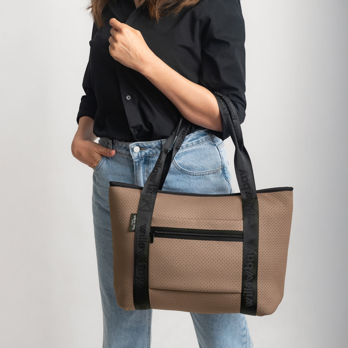 BOUTIQUE TRAVEL Neoprene Tote Bag With Zip (with luggage/trolley sleeve) - DESSERT CLAY