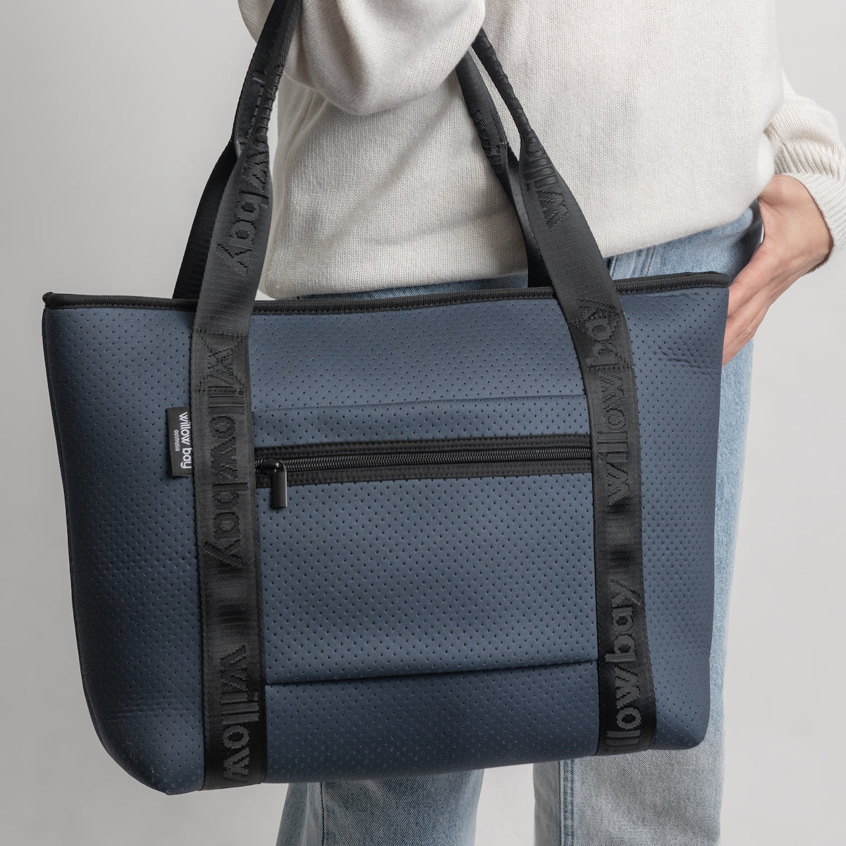 BOUTIQUE TRAVEL Neoprene Tote Bag With Zip (with luggage/trolley sleeve) - MIDNIGHT NAVY
