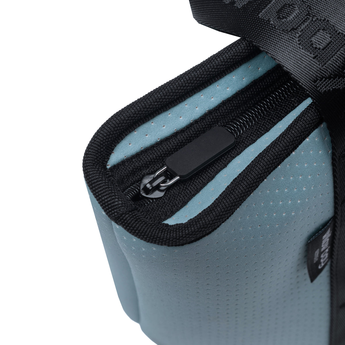BOUTIQUE TRAVEL Neoprene Tote Bag With Zip (with luggage/trolley sleeve) - SKY BLUE