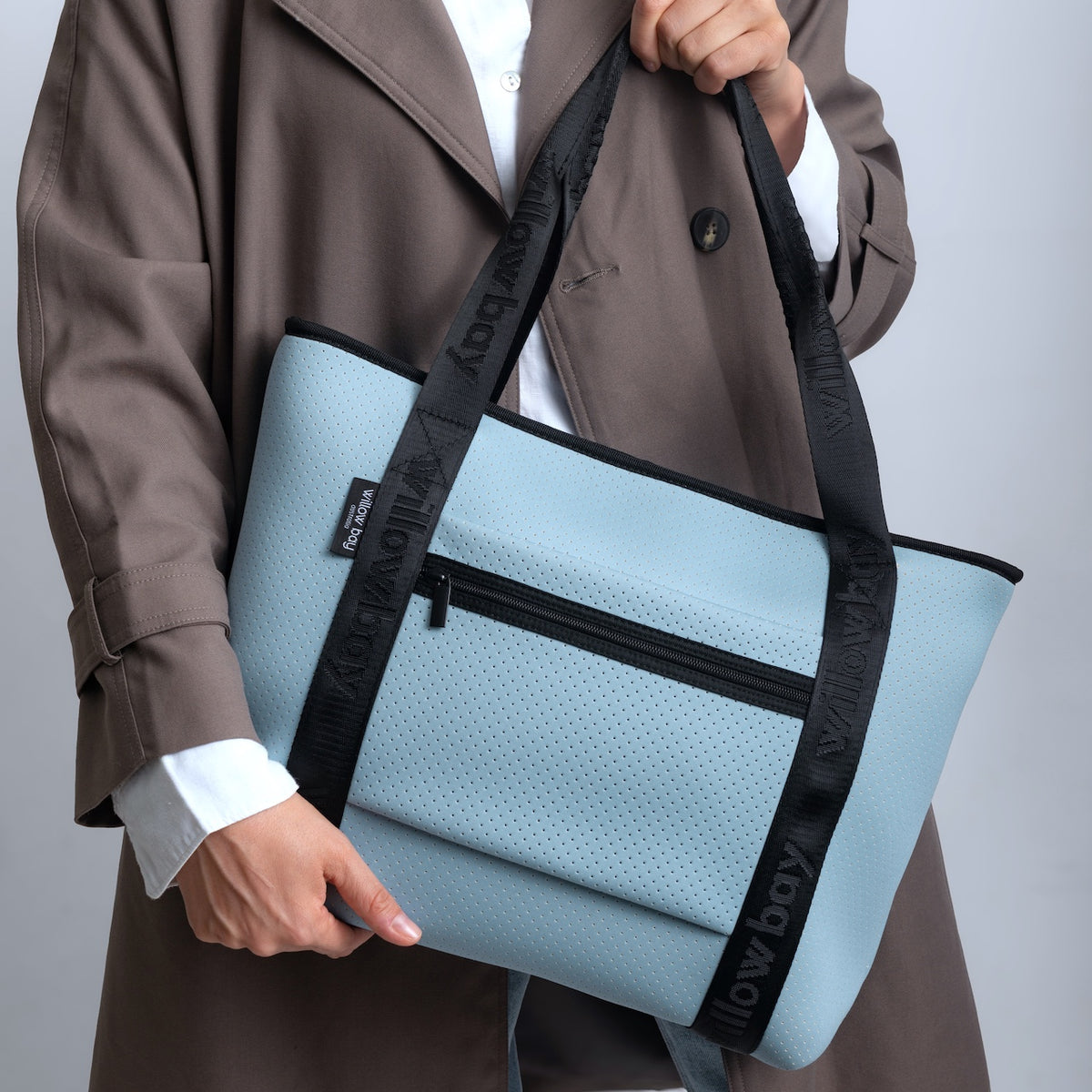 BOUTIQUE TRAVEL Neoprene Tote Bag With Zip (with luggage/trolley sleeve) - SKY BLUE