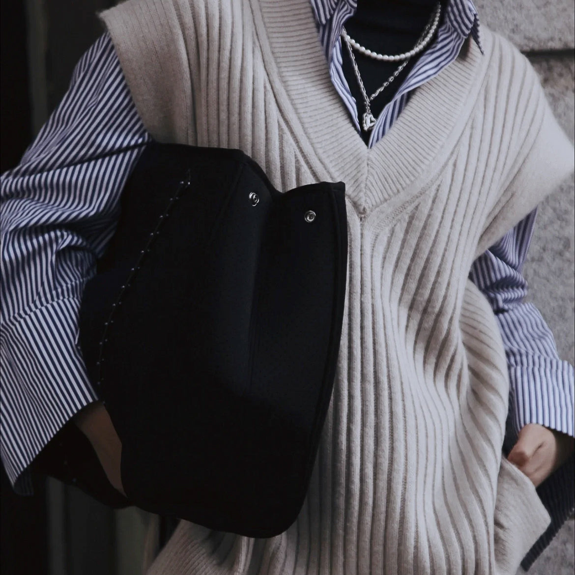 DAYDREAMER Neoprene Tote Bag With Closure - BLACK