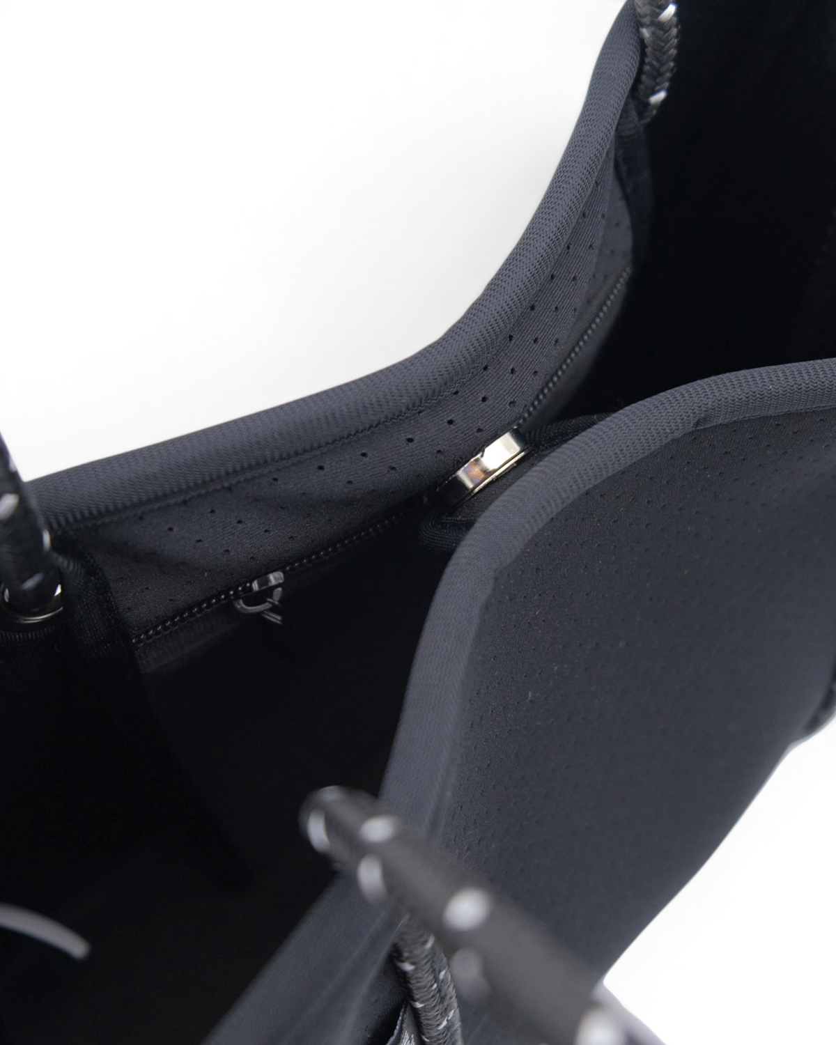 DAYDREAMER MINI กระเป๋าผ้านีโอพรีนแบบฝาปิด - BLACK