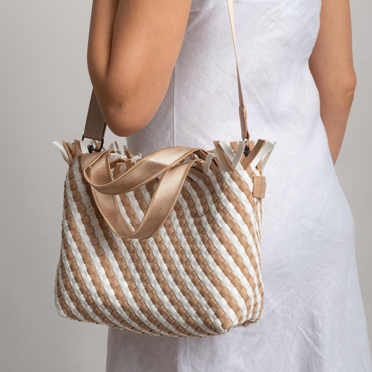 Woven Wanderer Crossbody Tote Bag - Beige/White