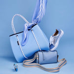 DAYDREAMER Neoprene Tote Bag dengan Penutupan - SKY BLUE