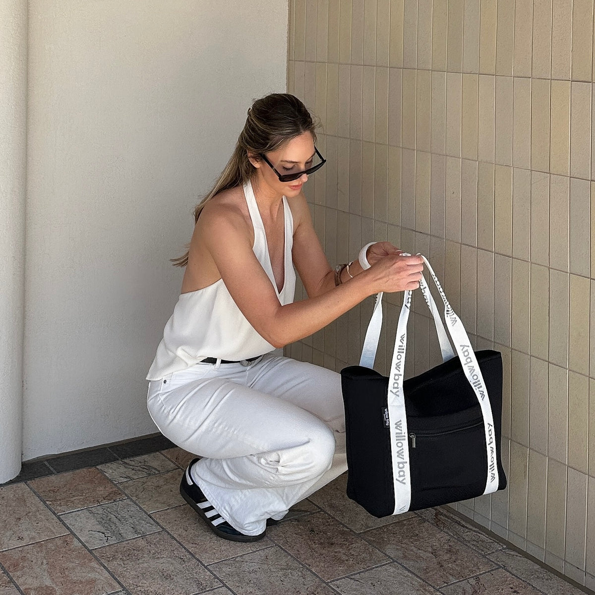 BOUTIQUE TRAVEL Neoprene Tote Bag With Zip (with luggage/trolley sleeve) - BLACK (WITH WHITE HANDLE)